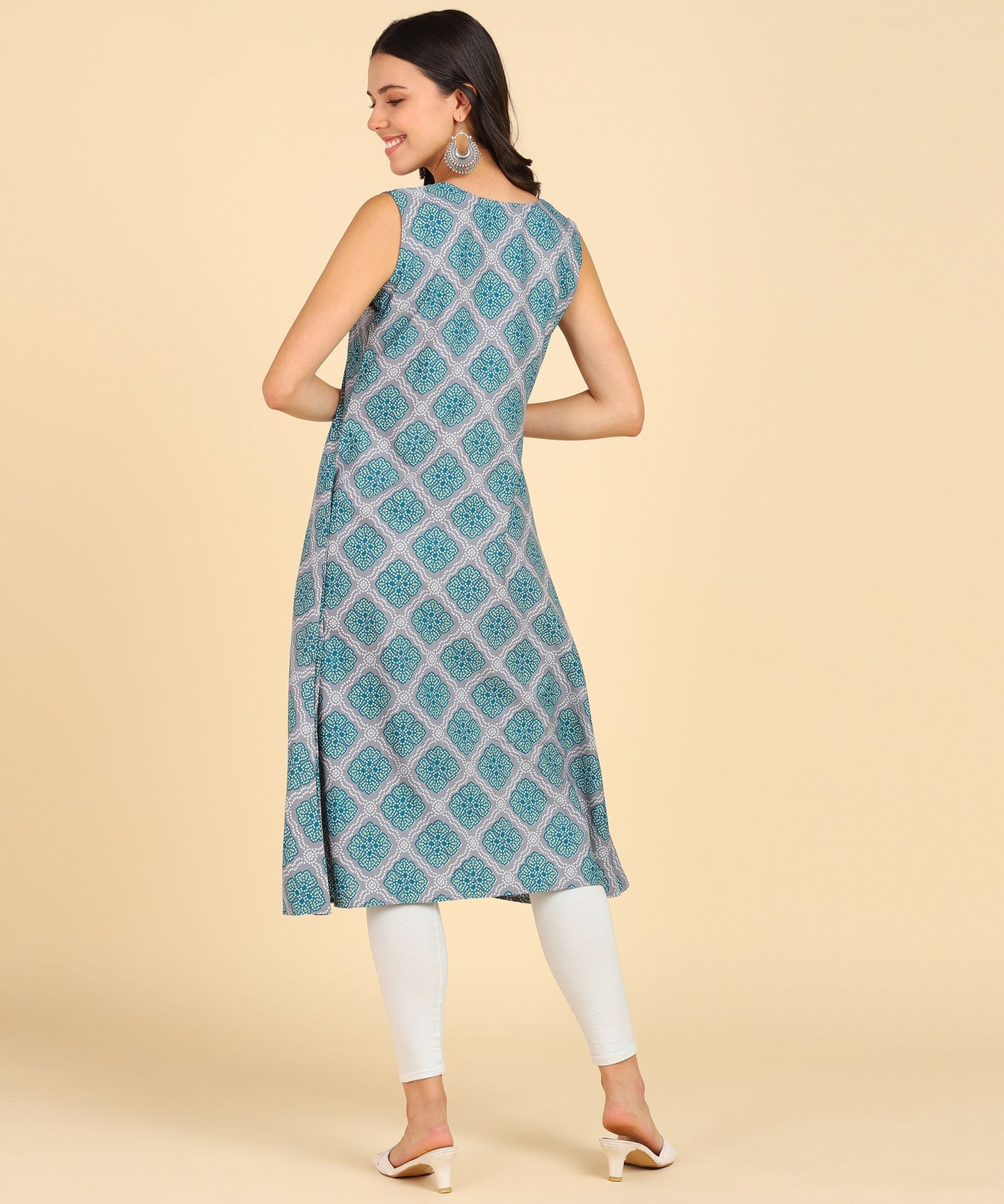 Women's Casual Wear Sleeveless Round Long Kurtis